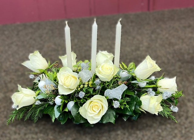 Flower arranging led by Lynne Christmas 2025 - photo 3